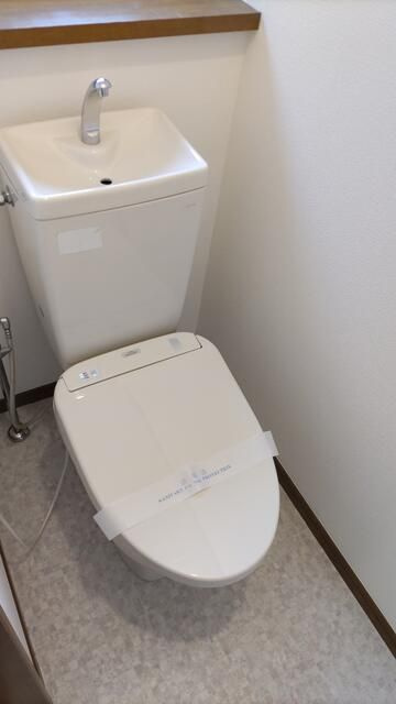 白幡上町戸建のトイレ