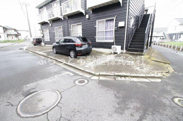 アーバンハイツⅡの駐車場|駐車場があるので、車を買う予定の方も安心です