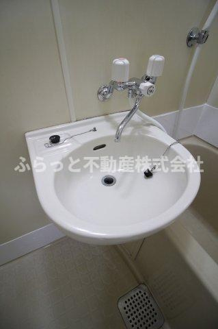 アーバンハイツⅡの洗面所|ゆったりとスペースのある洗面所