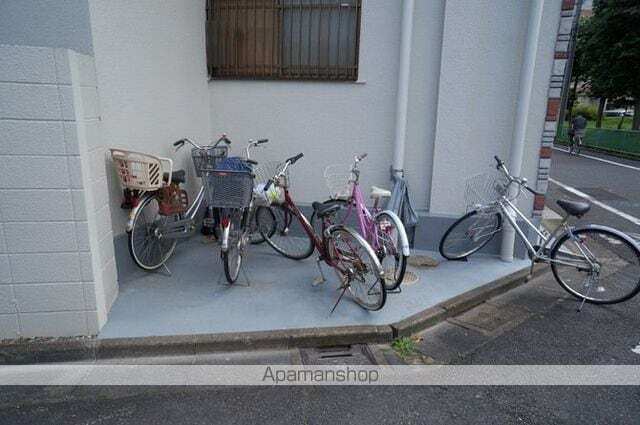 コーポフラーリッシュの駐車場