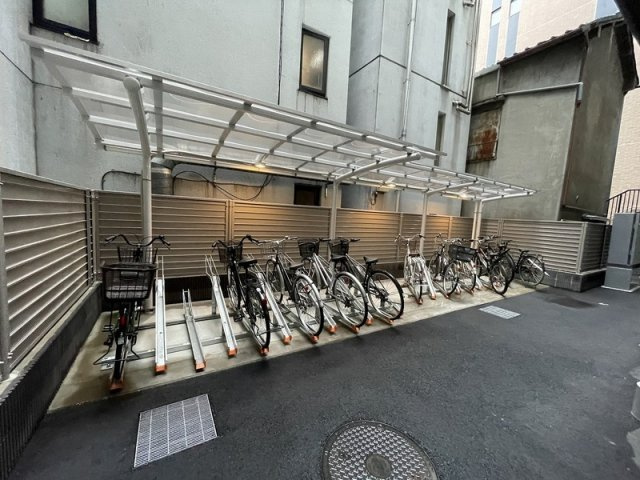 グラン，フォークス神田イーストタワーの駐車場