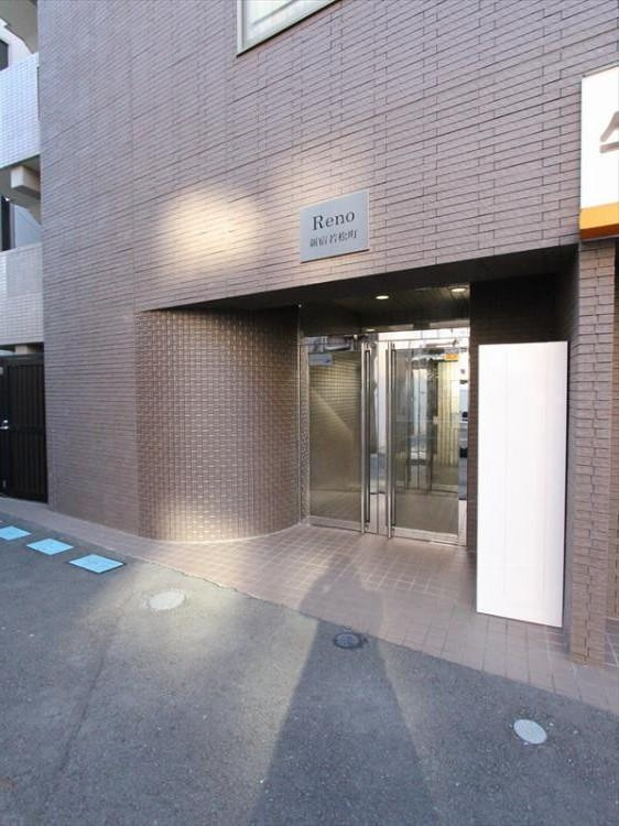 リーノ新宿若松町のエントランス
