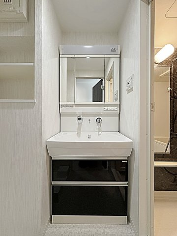 コートバスクの独立洗面台