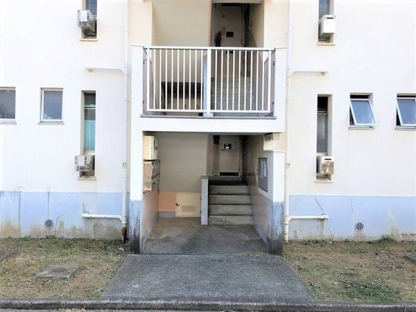 ビレッジハウス若葉Ⅱ2号棟のエントランス