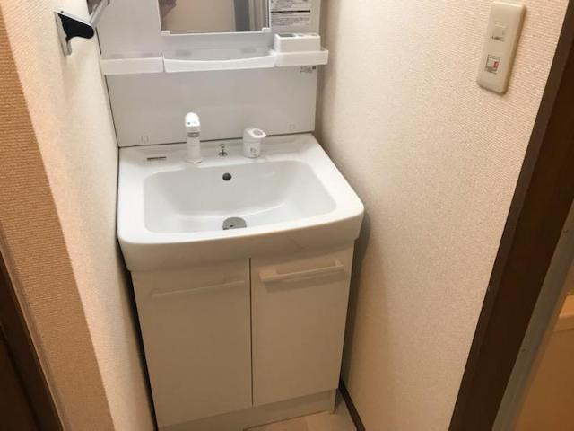 ロイヤルハイツ６９２の洗面所|洗髪洗面化粧台