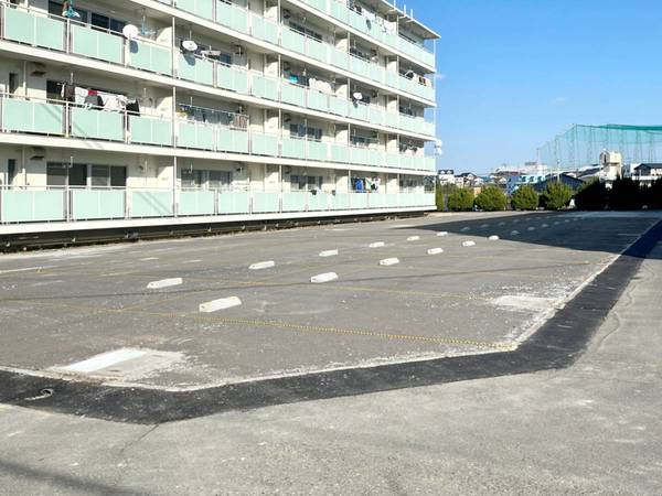 ビレッジハウス飯塚1号棟の駐車場