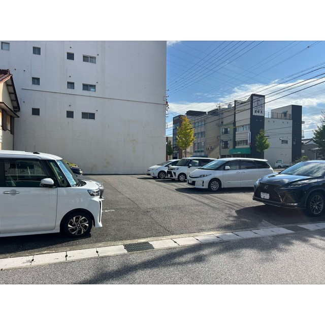 岐阜市鹿島町８丁目の駐車場の駐車場