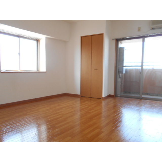 岐阜市真砂町４丁目のアパートの居間・リビング|洋室9.5帖