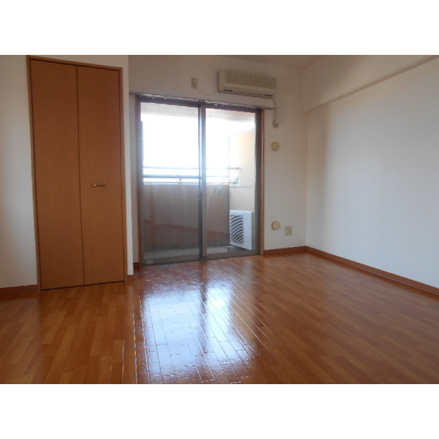 岐阜市真砂町４丁目のアパートの居間・リビング|洋室9.5帖