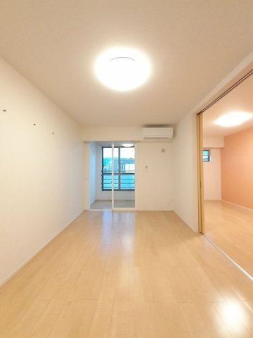 グランリーオ・Ｒ　Ⅴの居間・リビング|こちらの居間で趣味の時間をお楽しみください