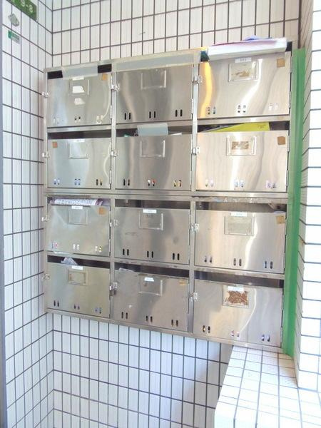 創建泉尾マンションのエントランス|★郵便ポストです★