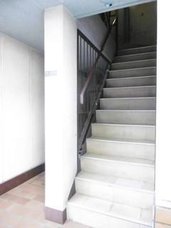 中川マンションのエントランス|★共用階段★