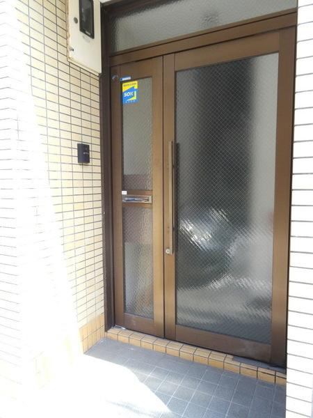 サニーハウスのエントランス|★お部屋まで直通です★