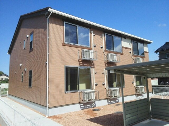 富山市婦中町笹倉のアパートの外観