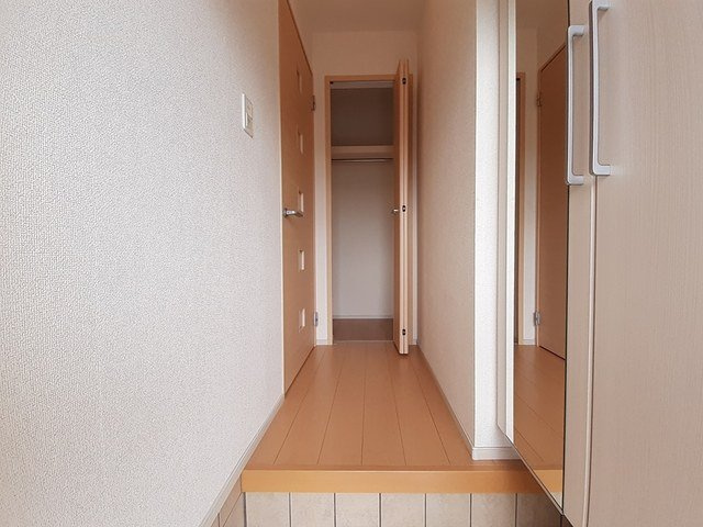 富山市下堀のアパートの玄関
