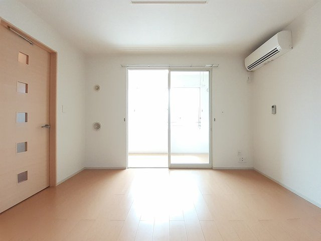 富山市下堀のアパートの居間・リビング