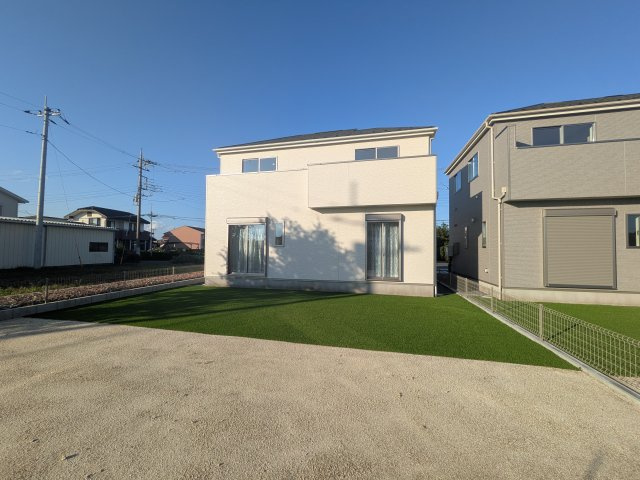 ひたちなか市三反田3485番　新築戸建て　A号棟の外観|【月々5万円台〜】
写真だけでは伝わらない快適さを、ぜひ現地で体感しませんか？
即日見学可能です！平日のご案内も可能です♪
お気軽にお問合せください！