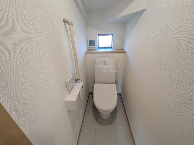 ひたちなか市三反田3485番　新築戸建て　A号棟のトイレ|高い節水性能で、水道代を大幅にカット。環境とお財布に優しく、家計をしっかりサポートします。