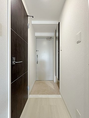 コートバスクの玄関