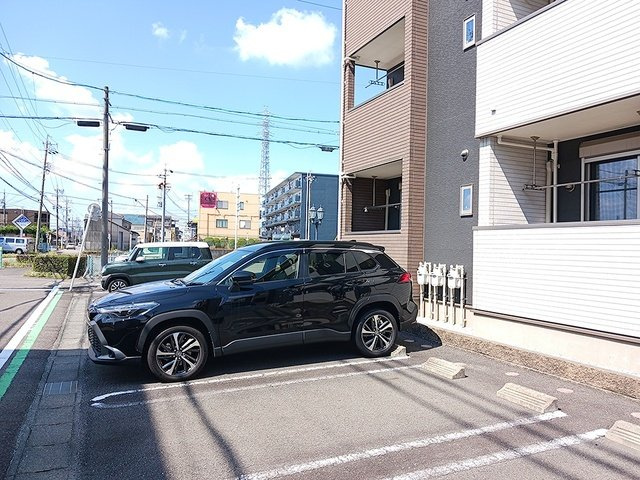 メゾン・ハピネスの駐車場