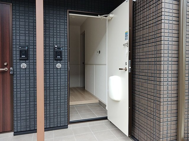 シャルフ飛江田　Ⅱの玄関