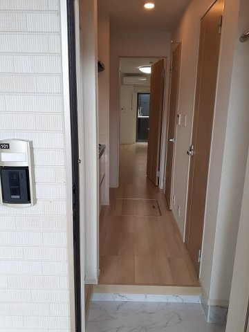 グレイス・ゴッドの玄関