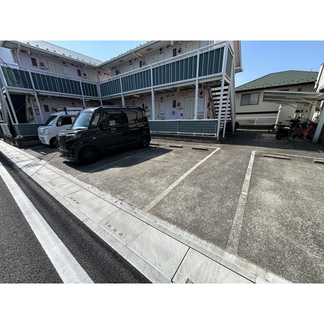 ヒルパールの駐車場