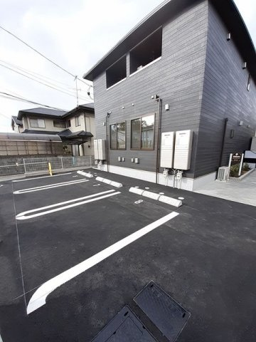 エーデルワイスの駐車場