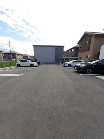 パイン　ビレッジの駐車場
