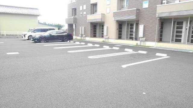 ホワイト　ノバ　Ⅰの駐車場