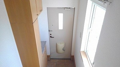 ルミエール弐番館の玄関
