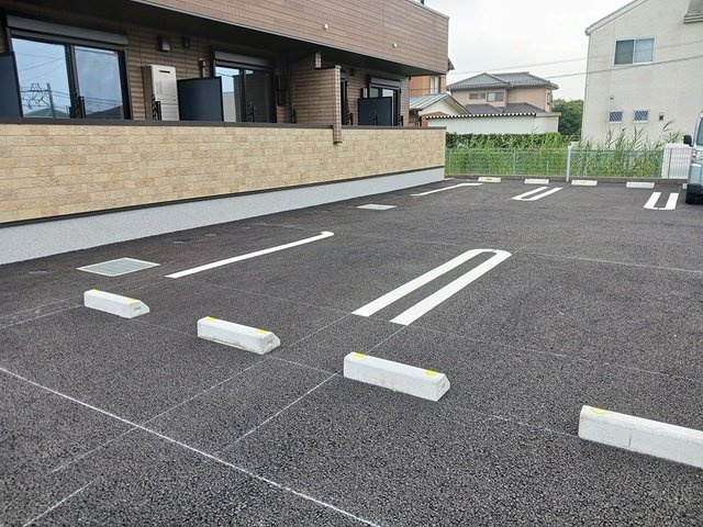 ヒカルサ久喜東の駐車場