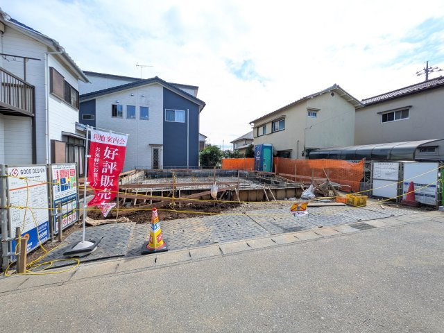守谷市百合ケ丘3丁目　新築戸建ての前面道路含む現地写真|現地完成済で建物や駐車場、お庭も全てご覧いただけます。。
本日のご見学も可能です♪
お気軽にお電話またはお問い合わせください。