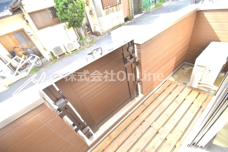 東大阪市若江本町４丁目のアパートのバルコニー
