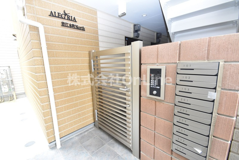 東大阪市若江本町４丁目のアパートのエントランス