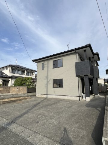 酒田市東泉町一丁目　中古住宅の駐車場|並列3台可能です