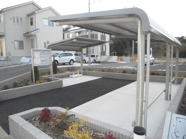 アイリスＡの駐車場|駐車場があるので、車を買う予定の方も安心です