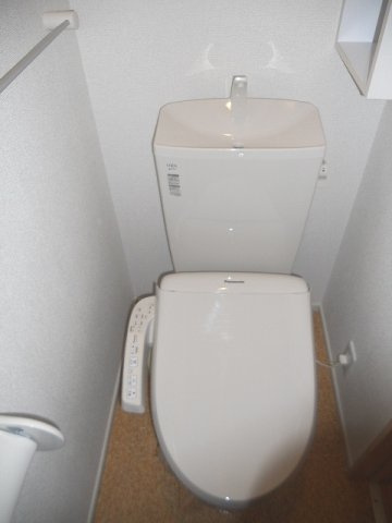 アイリスＡのトイレ|ゆったりとした空間のトイレです