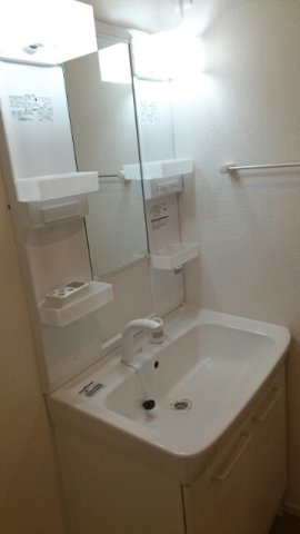 ヘブンリーの洗面所|明るい洗面所です