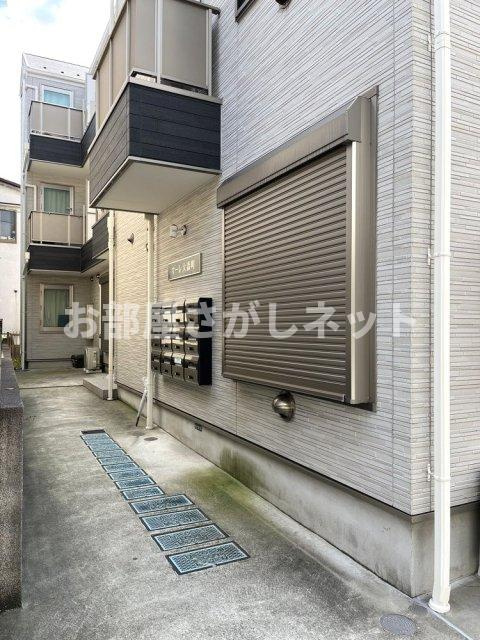 マーレ大森町のエントランス
