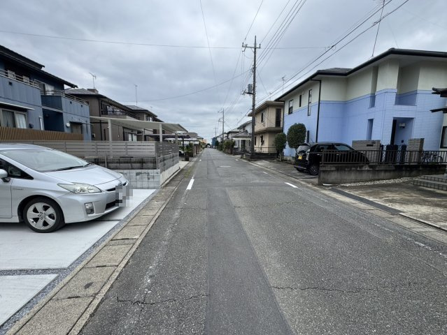築年数一年未満！群馬県邑楽郡 中古住宅の前面道路含む現地写真
