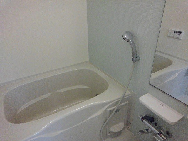 【浴室】 | ノイシュタット　ブルーダー | 落ち着いた空間のお風呂です