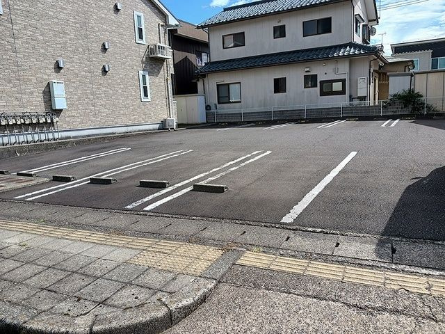 バーミィ　ガーデン　Ａの駐車場
