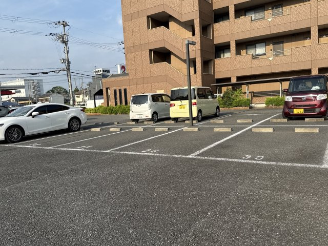 ロイヤルヒルズ青山の駐車場