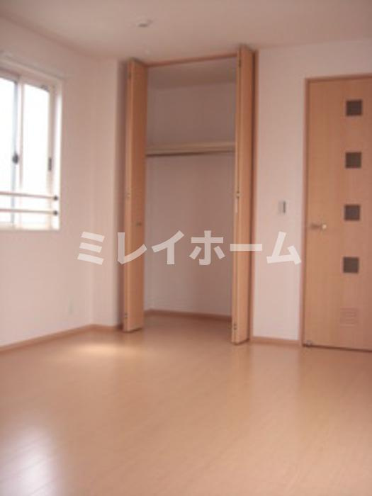 ジュネス西小山の居間・リビング