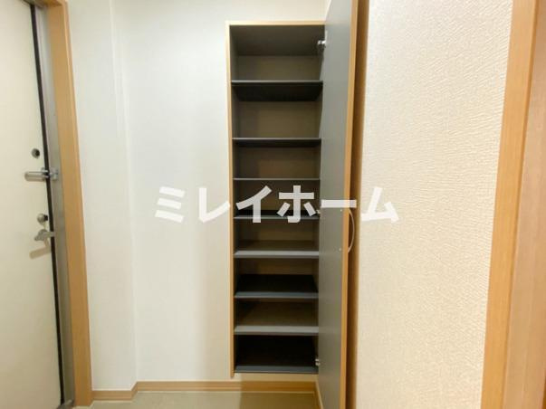 ジュネス西小山の収納|同建物内別のお部屋の参考写真になります。