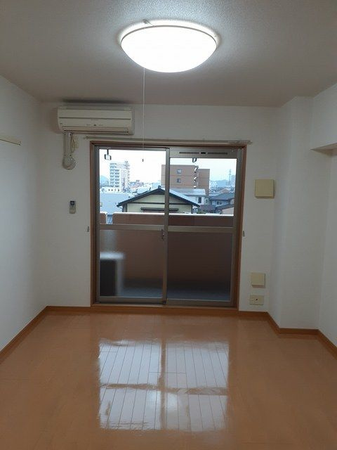 東和第一ビルの居間・リビング
