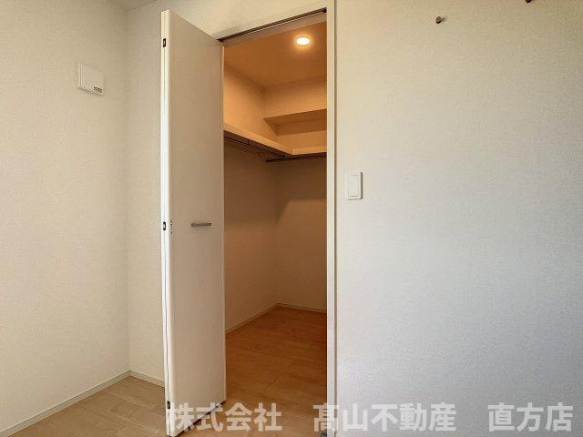 直方市大字感田のアパートの収納