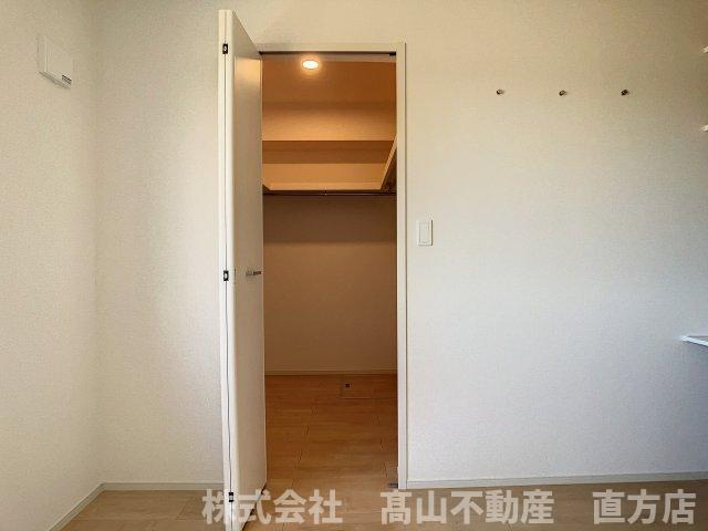 直方市大字感田のアパートの収納
