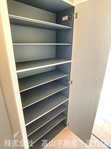 直方市大字感田のアパートの収納